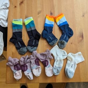 5 pairs Feetures Elite Light Cushion women's athletic socks Size S